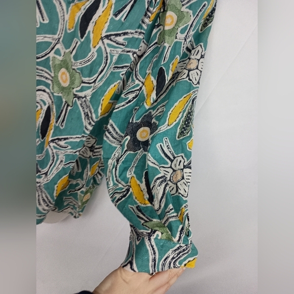 2/$30 CHRISTIAN SIRIANO Sunny Days Teal Floral Blouse(#1,251)‎ - Picture 4 of 7